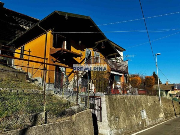 casa indipendente in vendita a Gazzaniga in zona Orezzo