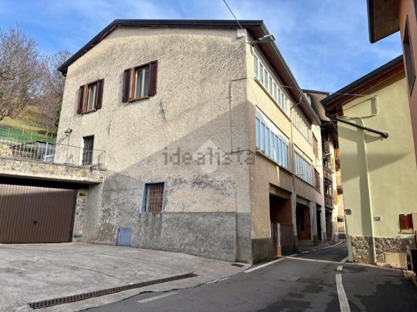 casa semindipendente in vendita a Gazzaniga in zona Orezzo
