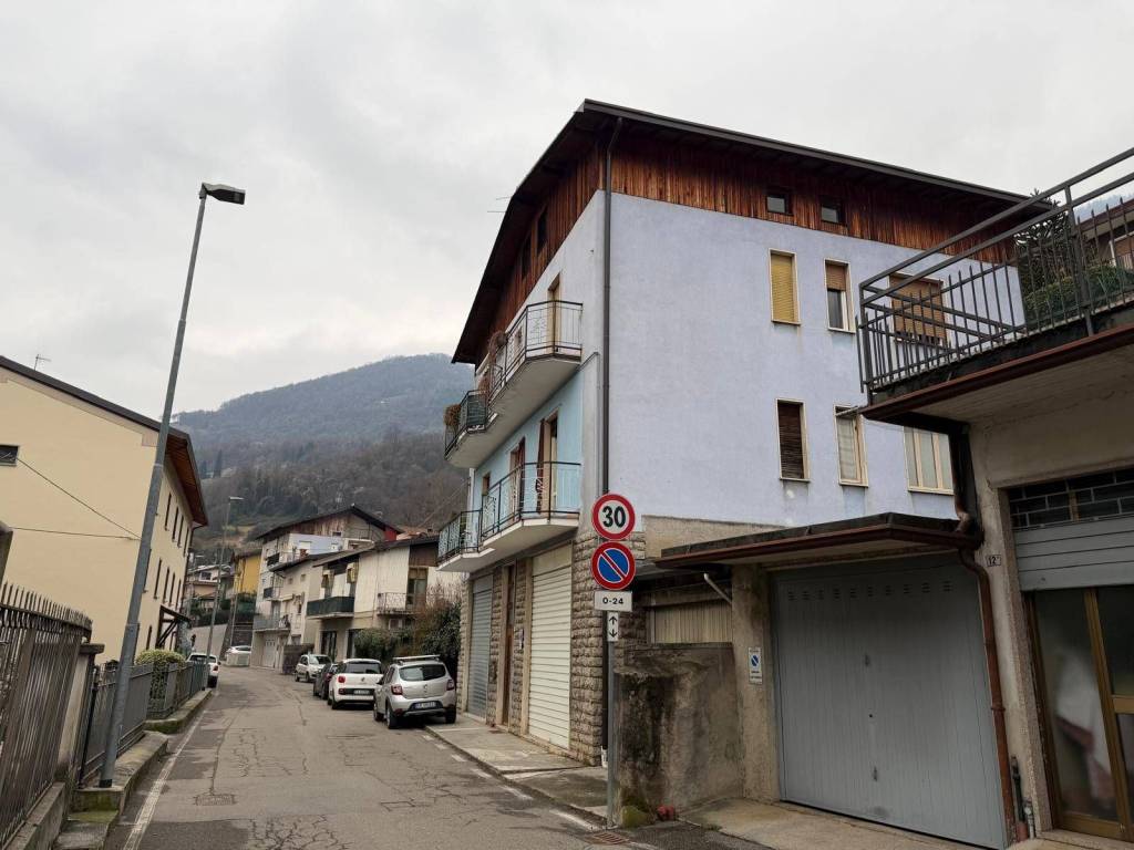 locale commerciale in vendita a Gazzaniga