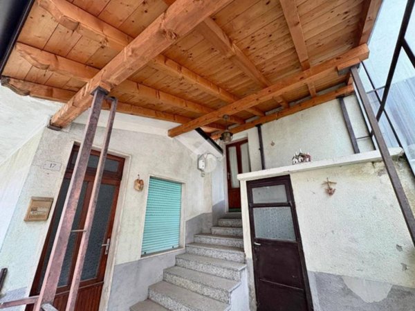 casa indipendente in vendita a Gazzaniga in zona Orezzo