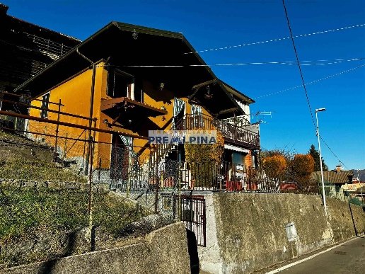 casa indipendente in vendita a Gazzaniga in zona Orezzo