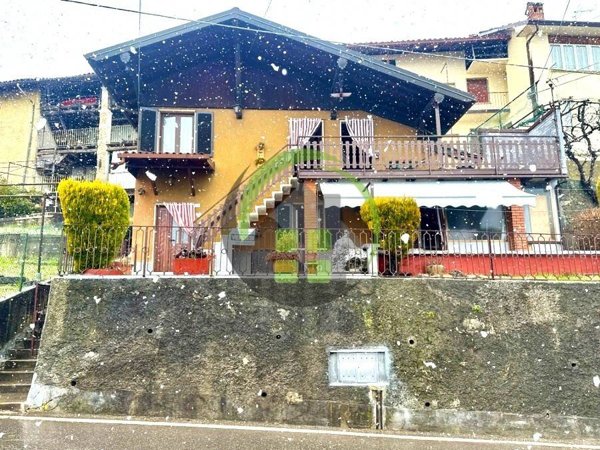 casa indipendente in vendita a Gazzaniga in zona Orezzo