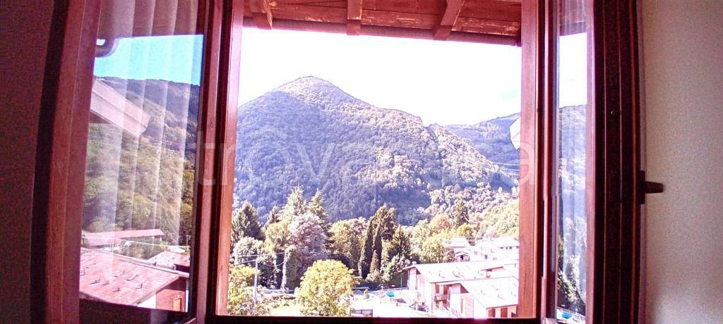 appartamento in vendita a Gazzaniga in zona Orezzo