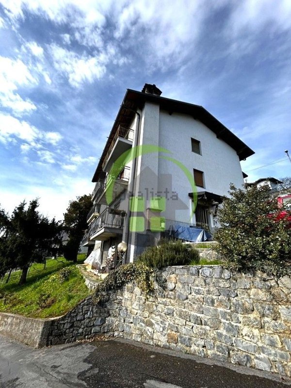 appartamento in vendita a Gazzaniga in zona Orezzo