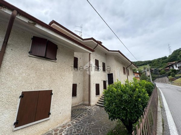 appartamento in vendita a Gazzaniga in zona Orezzo