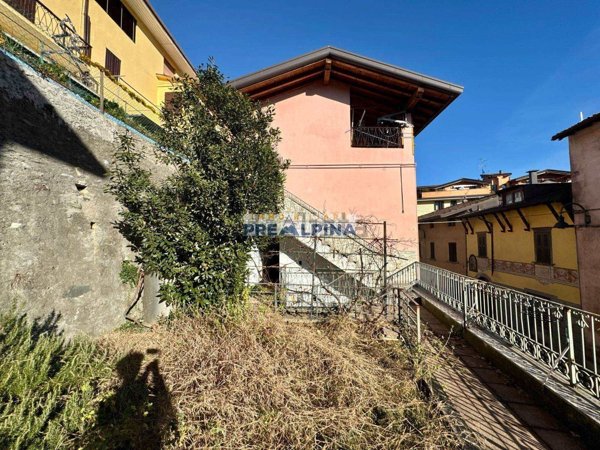 casa indipendente in vendita a Gazzaniga