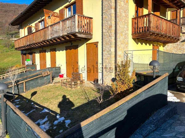 appartamento in vendita a Gazzaniga in zona Orezzo