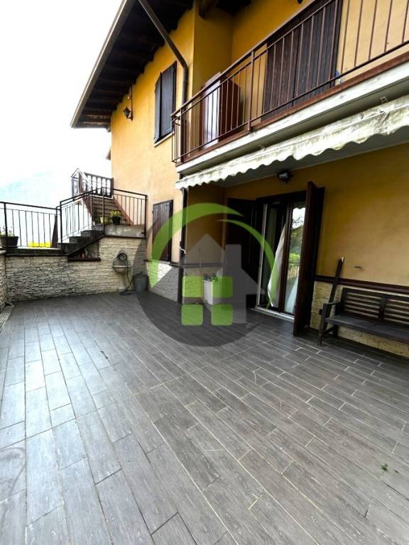 appartamento in vendita a Gazzaniga in zona Orezzo
