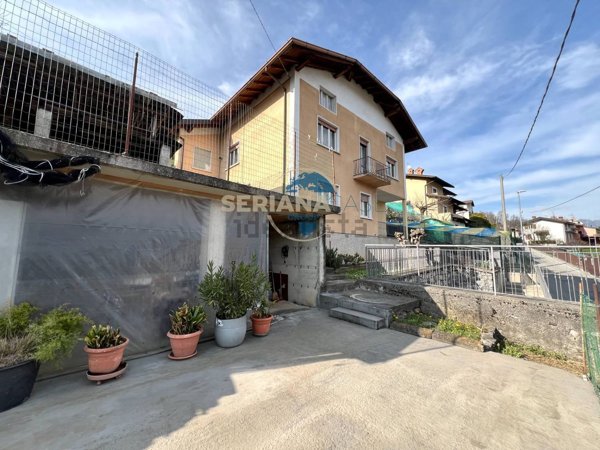 casa indipendente in vendita a Gazzaniga