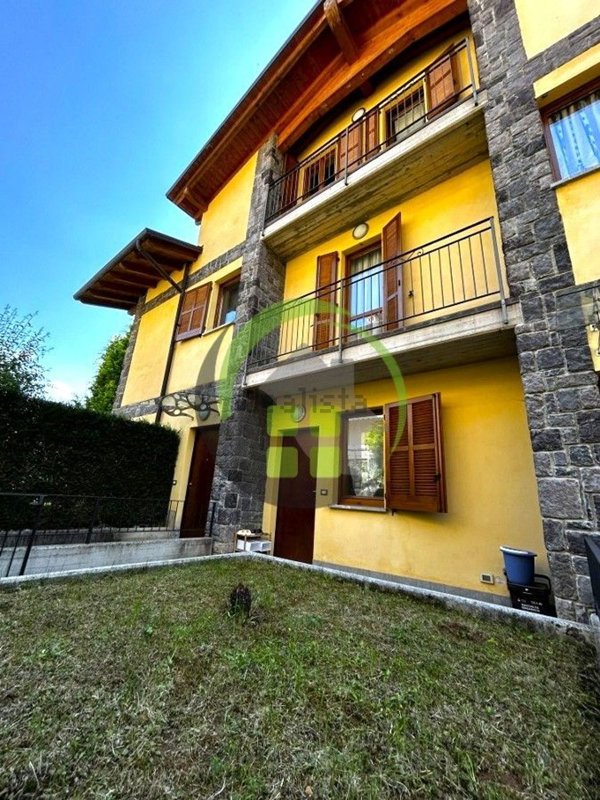 casa indipendente in vendita a Gazzaniga in zona Masserini