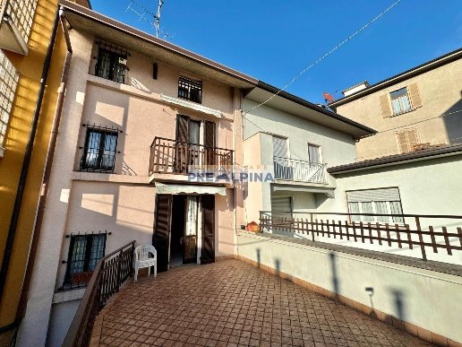 casa indipendente in vendita a Gazzaniga