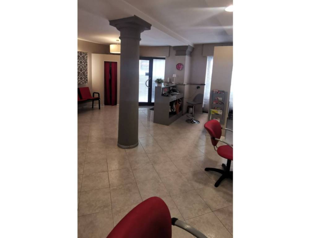 negozio in vendita a Gazzaniga