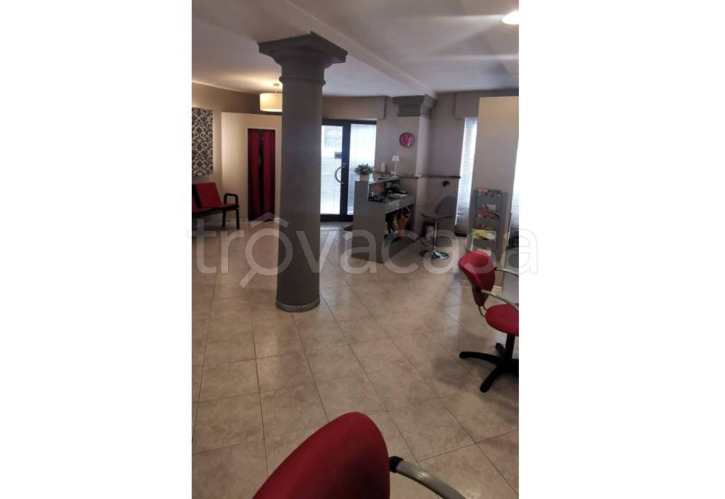 negozio in vendita a Gazzaniga