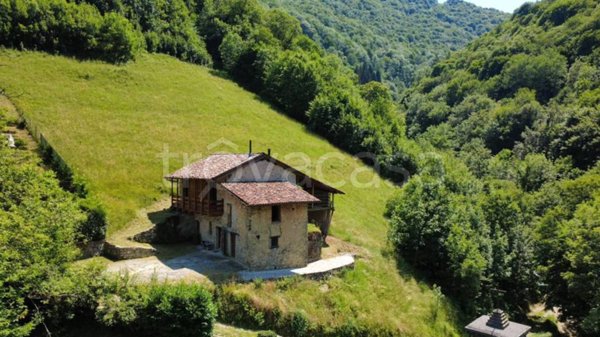 casa indipendente in vendita a Gazzaniga in zona Orezzo