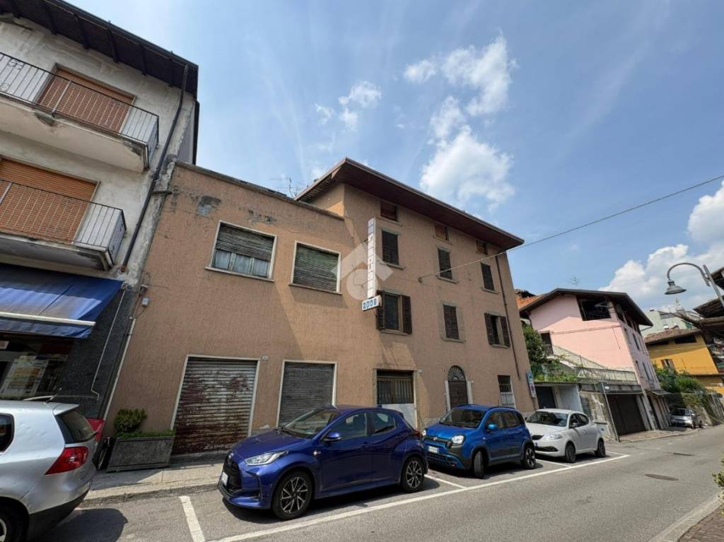 casa indipendente in vendita a Gazzaniga
