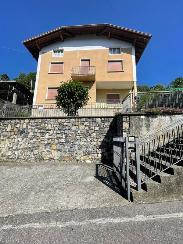 casa indipendente in vendita a Gazzaniga in zona Orezzo
