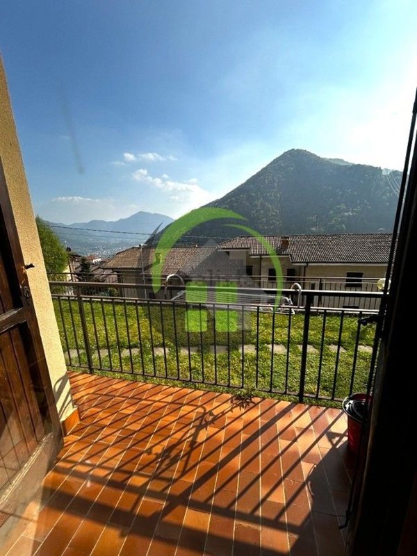 appartamento in vendita a Gazzaniga in zona Orezzo