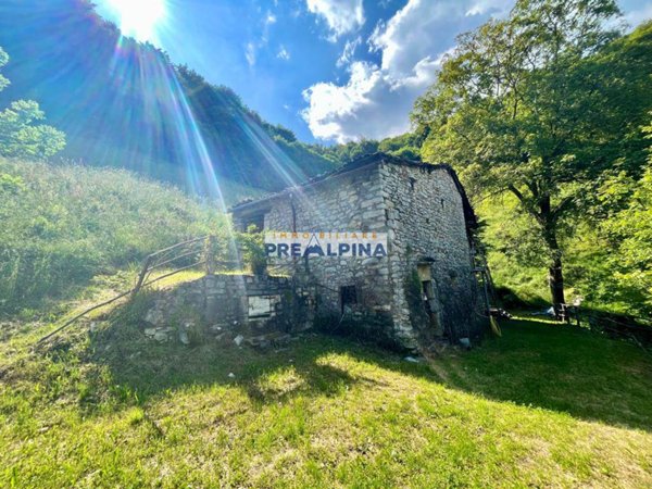 casale in vendita a Gazzaniga in zona Orezzo