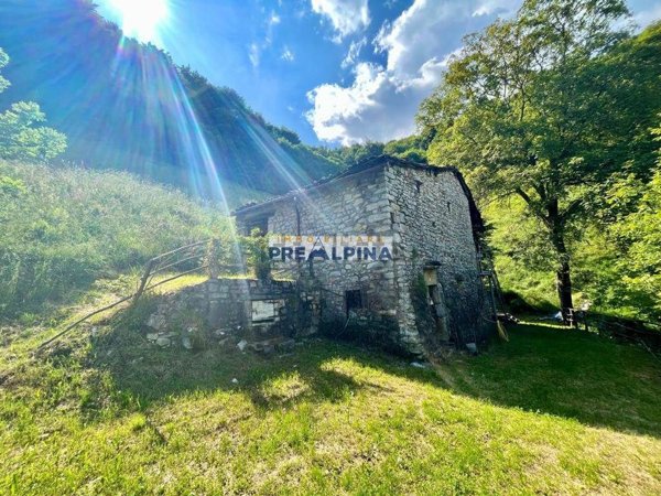 casale in vendita a Gazzaniga in zona Orezzo