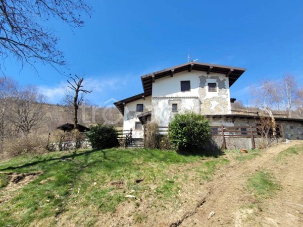 casale in vendita a Gazzaniga in zona Orezzo