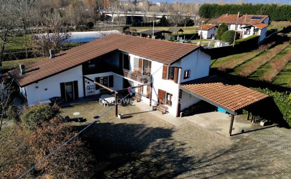 casa indipendente in vendita ad Alpette