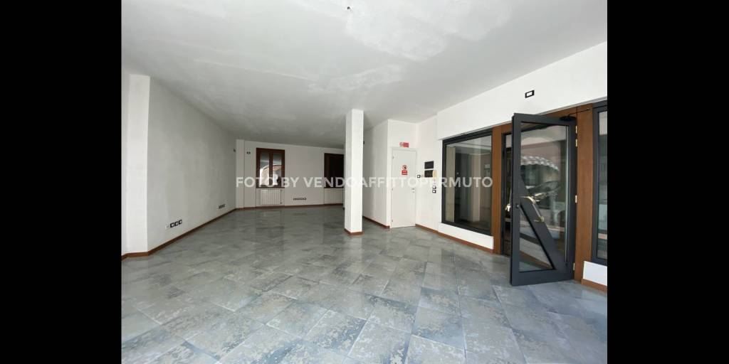 negozio in vendita a Ghisalba