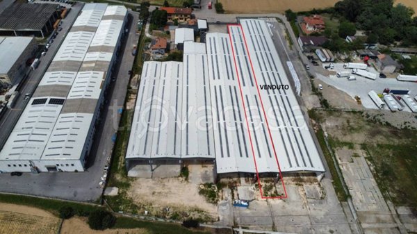 locale commerciale in vendita a Ghisalba