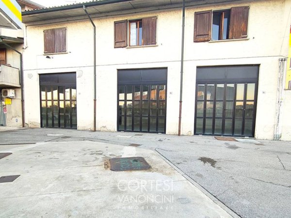 negozio in vendita a Ghisalba