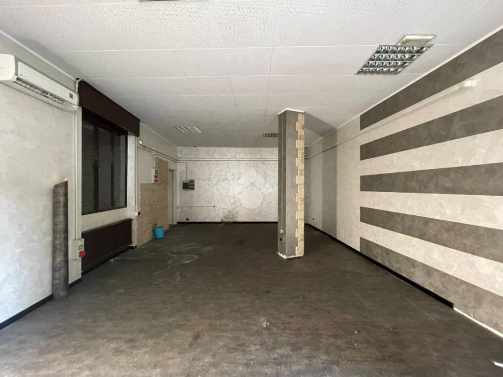 negozio in vendita a Ghisalba
