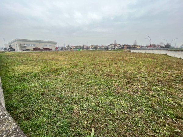 terreno edificabile in vendita a Ghisalba