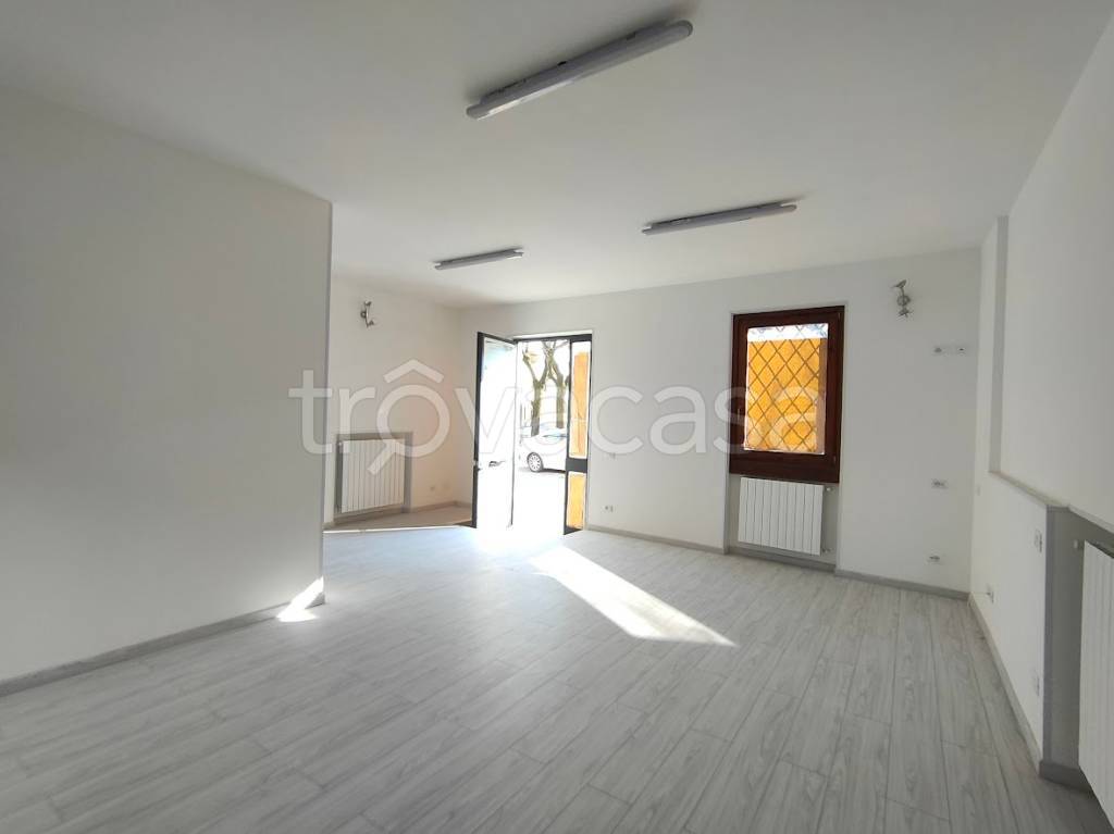 negozio in vendita a Ghisalba