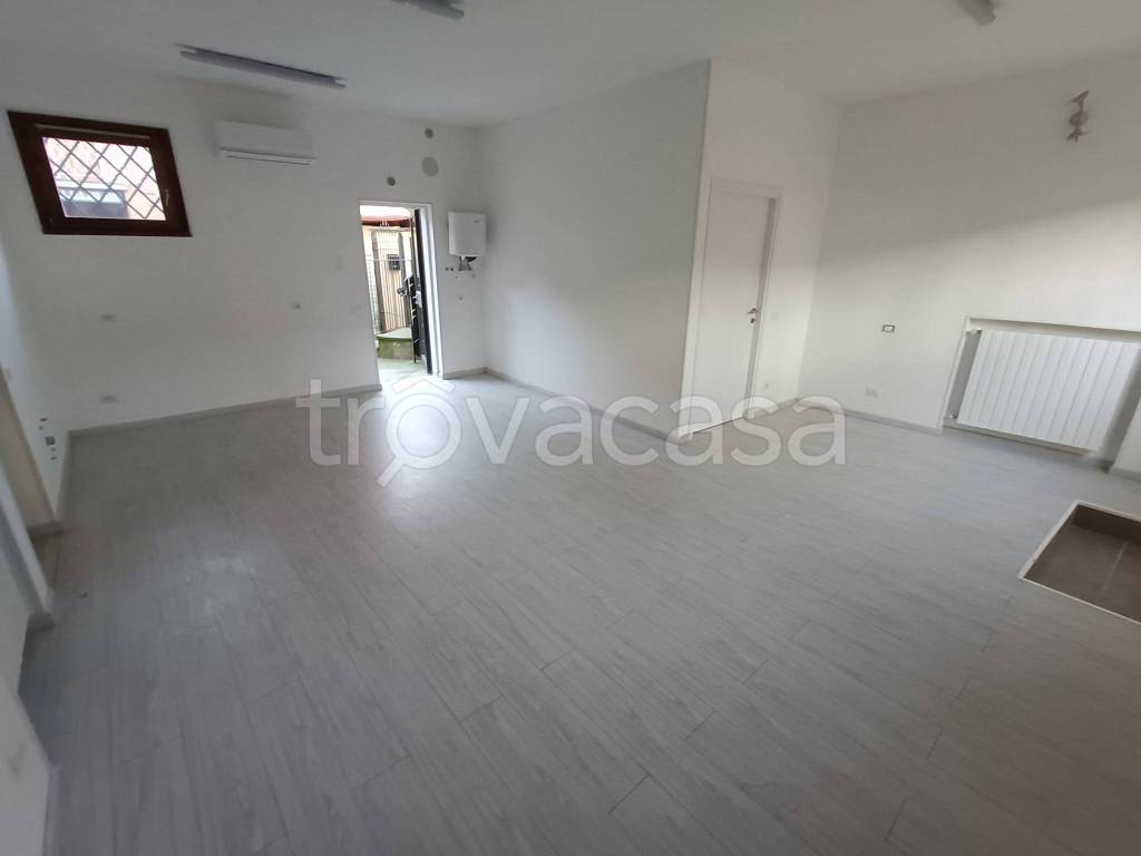 negozio in vendita a Ghisalba