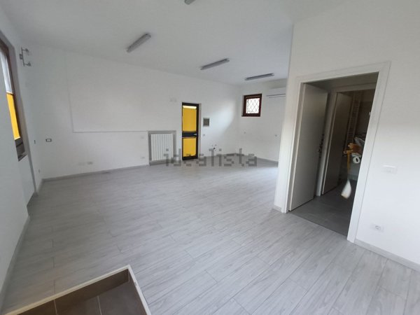 negozio in vendita a Ghisalba