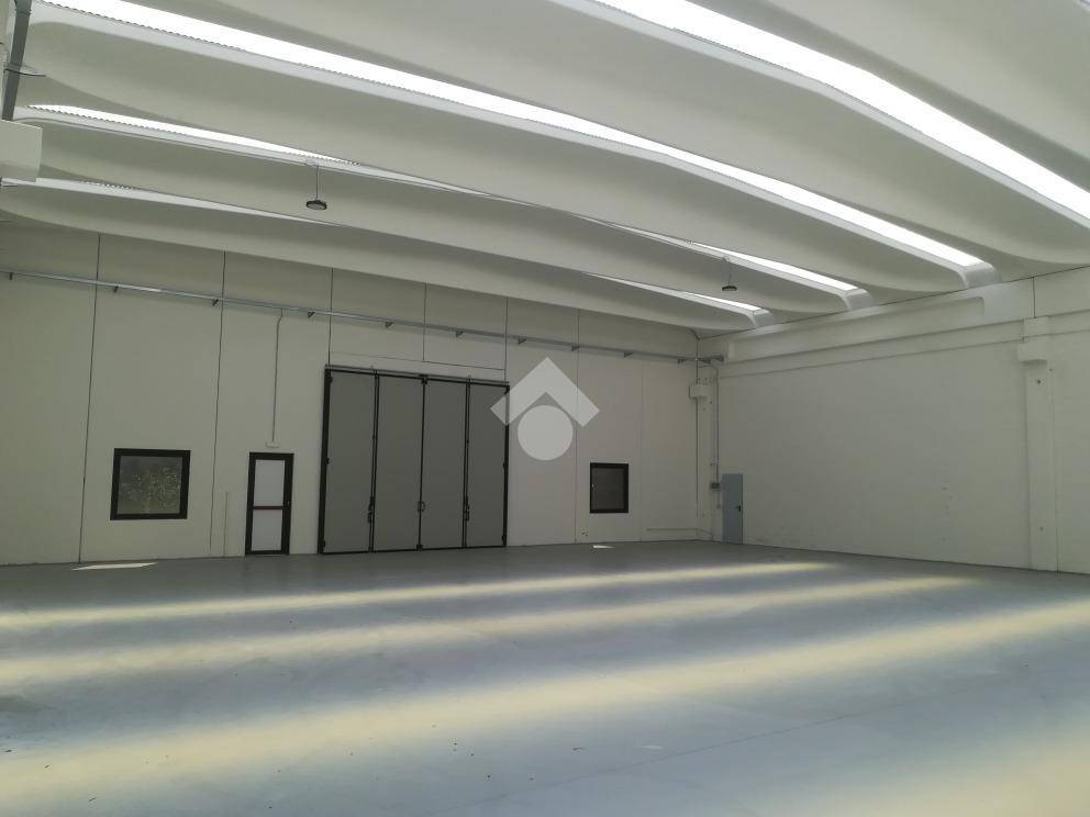 capannone in vendita a Ghisalba