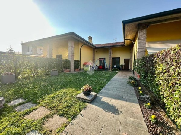 casa indipendente in vendita a Ghisalba