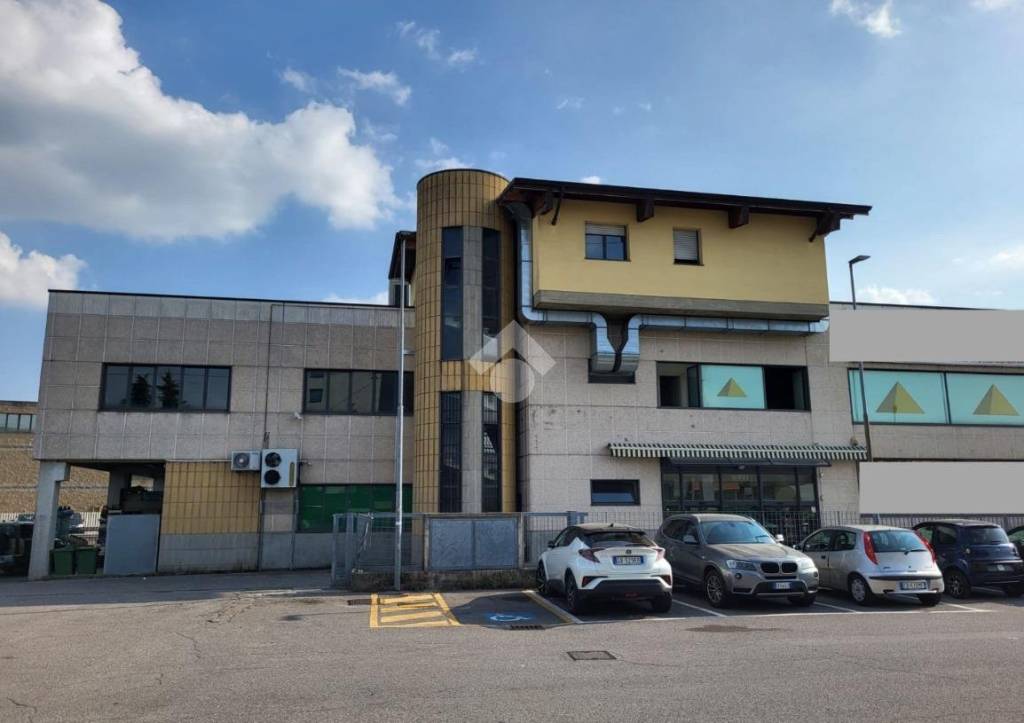 negozio in vendita a Gorlago