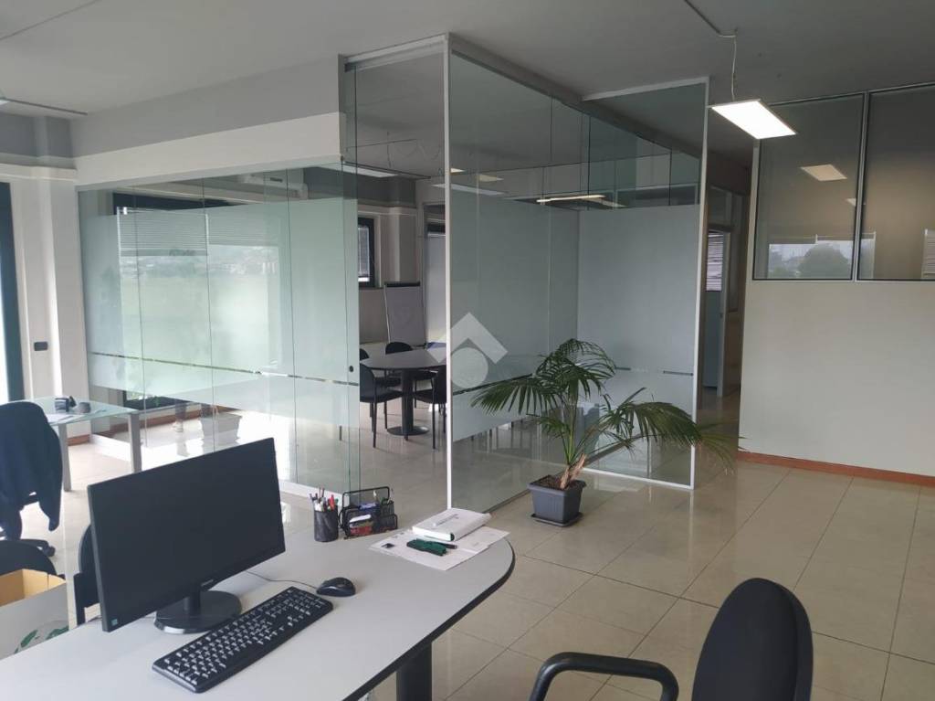 ufficio in vendita a Gorlago
