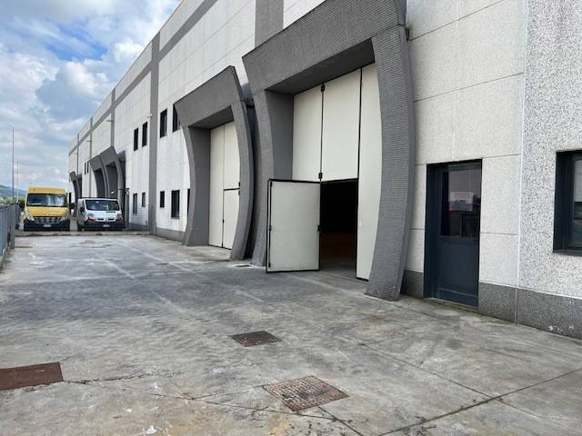locale commerciale in vendita a Gorlago