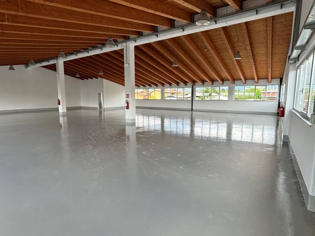 locale commerciale in vendita a Gorlago