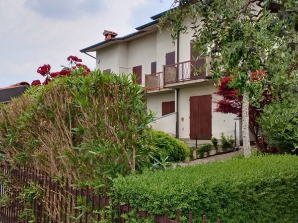 casa indipendente in vendita a Gorlago in zona Montecchi