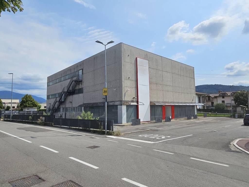 negozio in vendita a Gorlago