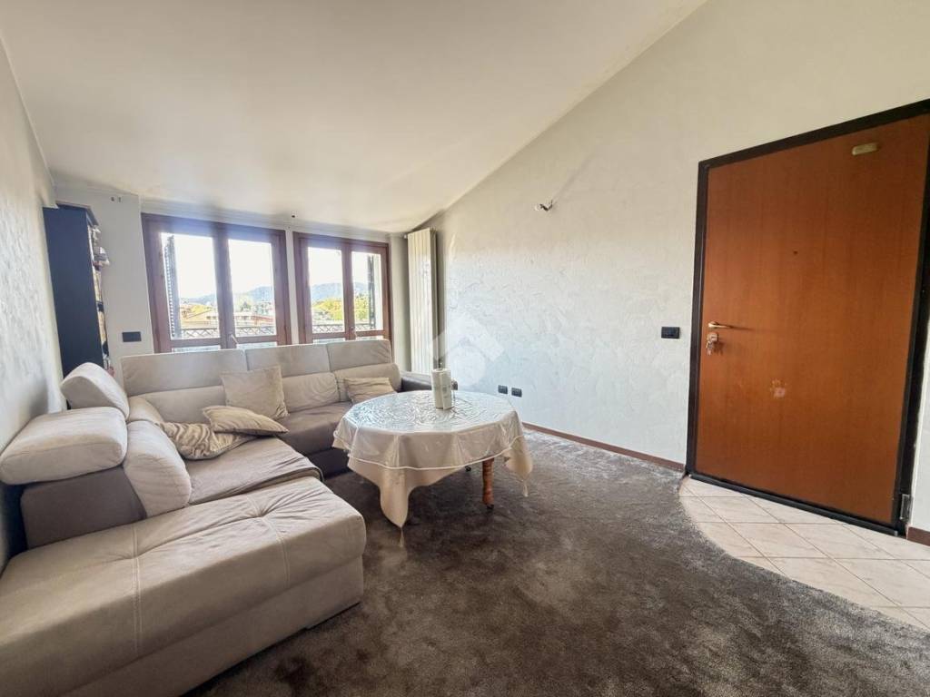 appartamento in vendita a Gorlago in zona Borghetti