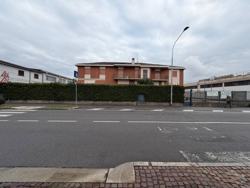 locale commerciale in vendita a Gorle