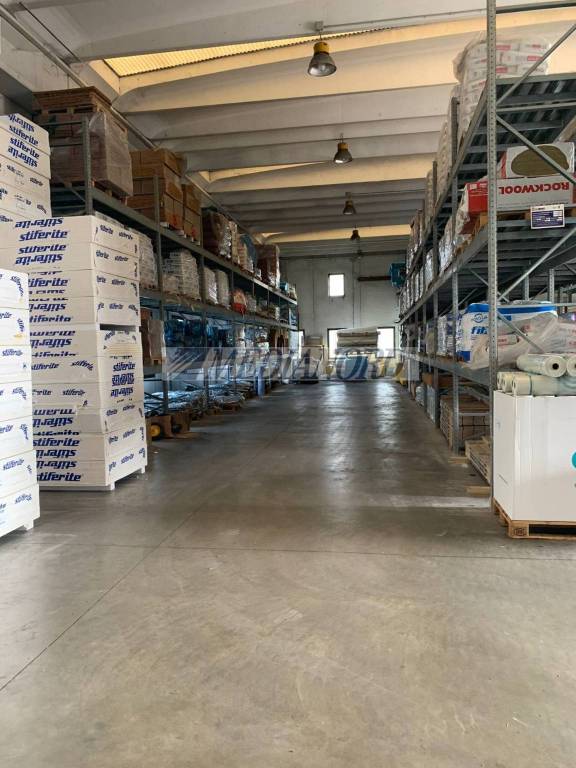 locale commerciale in vendita a Gorle