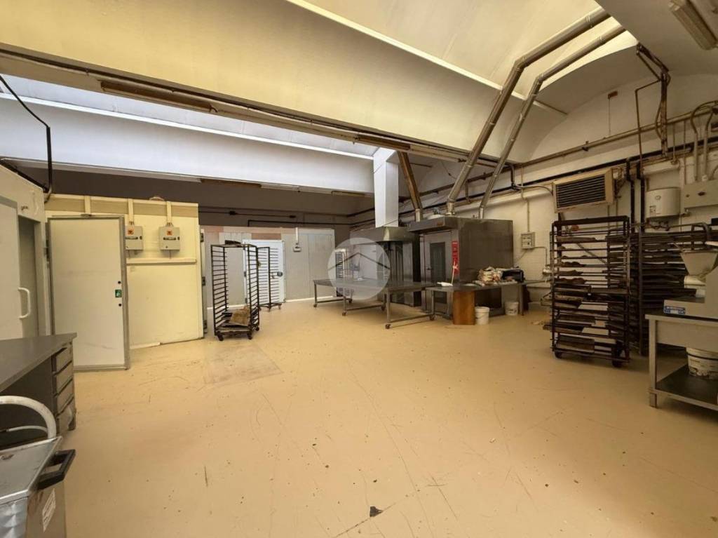 locale commerciale in vendita a Gorle
