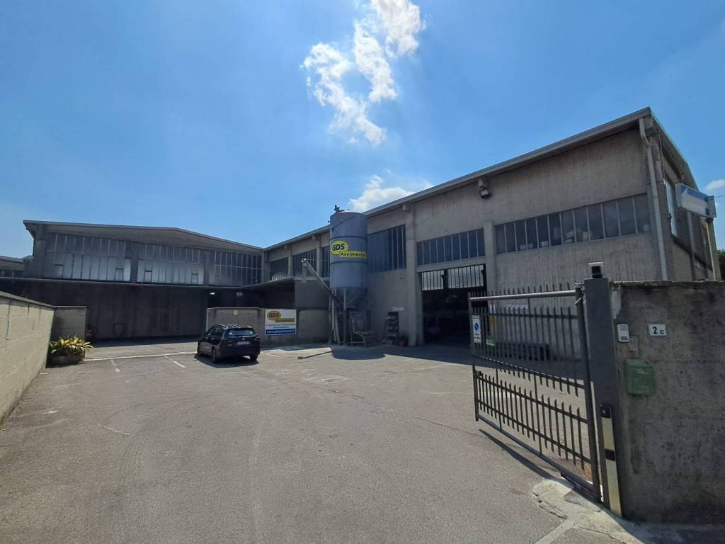 locale commerciale in vendita a Gorle