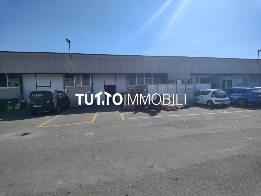 locale commerciale in vendita a Gorle