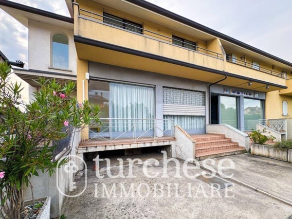 locale commerciale in vendita a Gorle