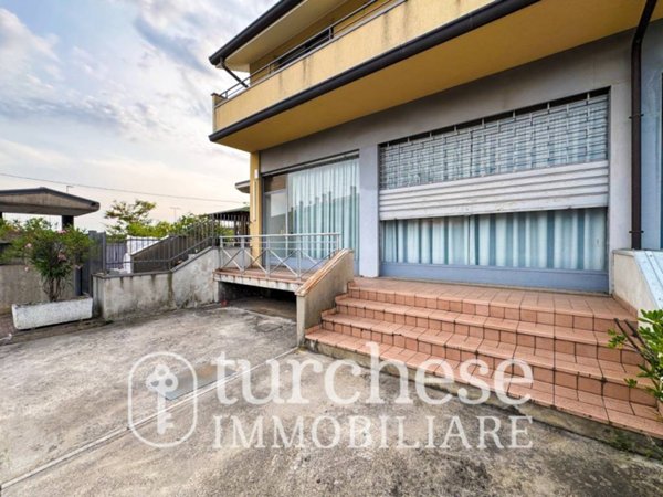locale commerciale in vendita a Gorle