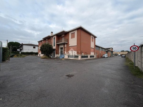 capannone in vendita a Gorle